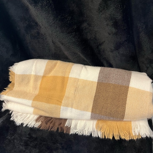 Fall shall with arm slots and pockets - Picture 3 of 3